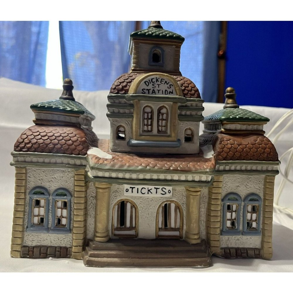 O'Well Novelty Dickens Keepsake 1993 Porcelain Lighted “St. Train Station”